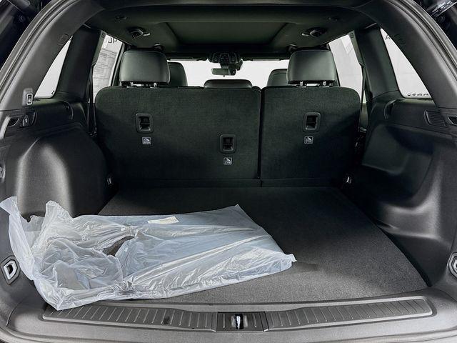 Photo of 2025 Diamond Black Crystal Pearlcoat Jeep Grand Cherokee
