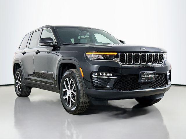 Photo of 2025 Diamond Black Crystal Pearlcoat Jeep Grand Cherokee
