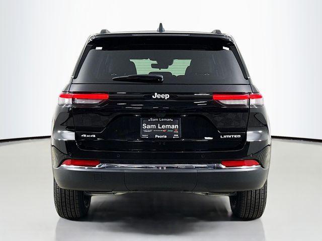 Photo of 2025 Diamond Black Crystal Pearlcoat Jeep Grand Cherokee