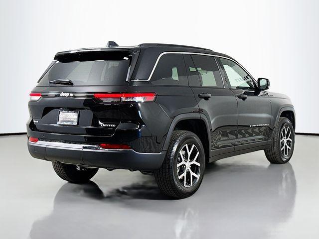 Photo of 2025 Diamond Black Crystal Pearlcoat Jeep Grand Cherokee
