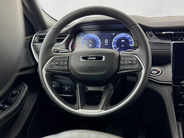 Photo of 2025 Bright White Clearcoat Jeep Grand Cherokee L