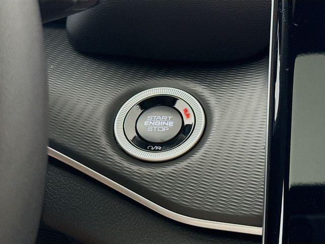 Photo of 2025 Bright White Clearcoat Jeep Grand Cherokee L