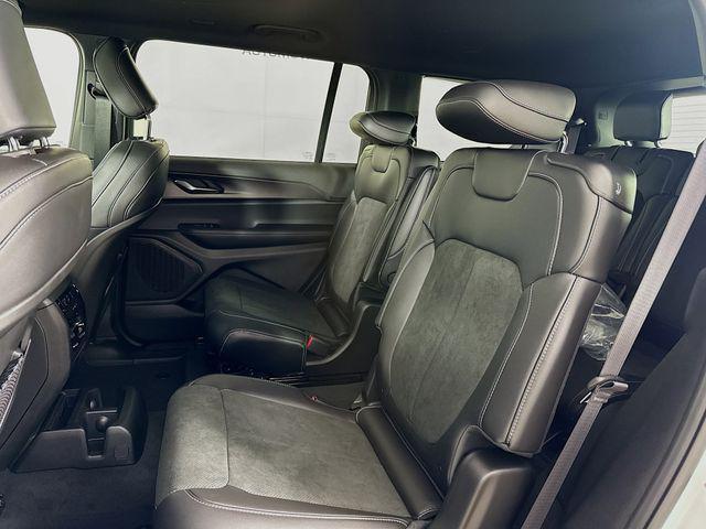 Photo of 2025 Bright White Clearcoat Jeep Grand Cherokee L