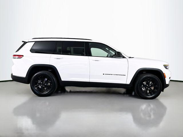 Photo of 2025 Bright White Clearcoat Jeep Grand Cherokee L