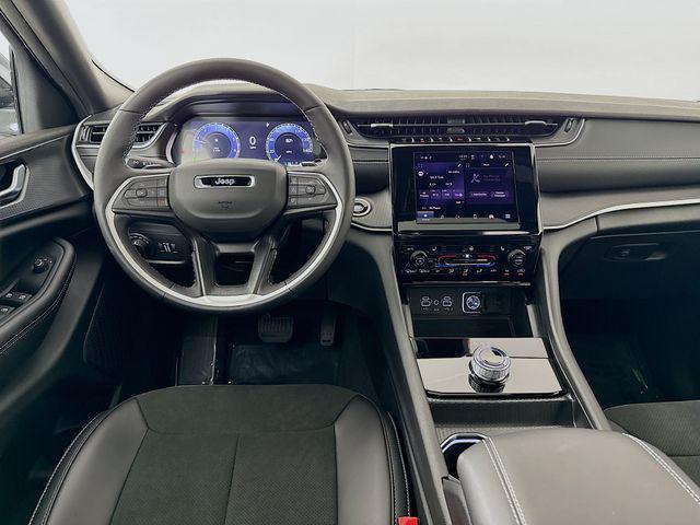 Photo of 2025 Bright White Clearcoat Jeep Grand Cherokee L