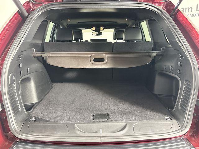 Photo of 2022 Velvet Red Pearlcoat Jeep Grand Cherokee