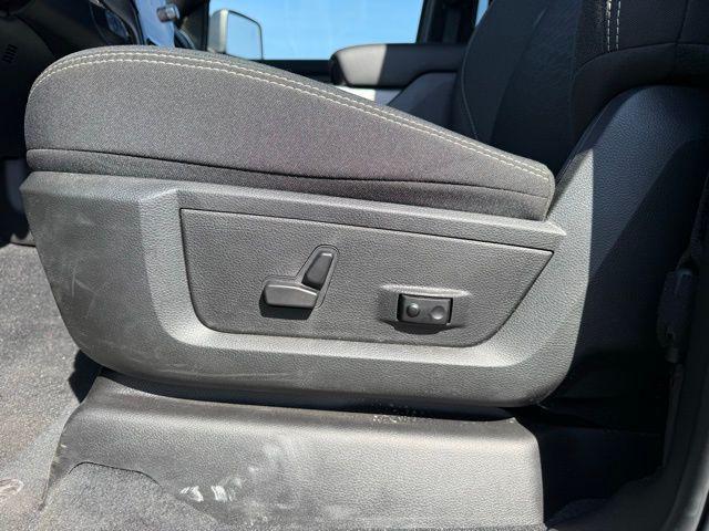 Photo of 2025 Diamond Black Crystal Pearlcoat RAM 2500