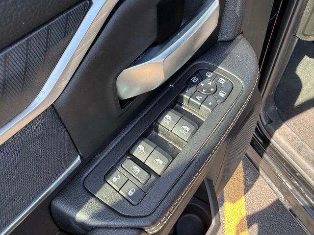 Photo of 2025 Diamond Black Crystal Pearlcoat RAM 2500