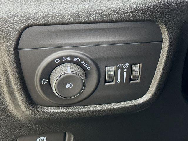 Photo of 2025 Bright White Clearcoat Jeep Grand Cherokee L