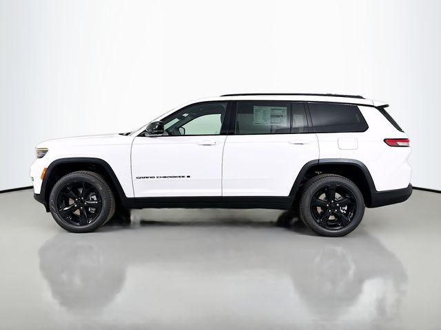 Photo of 2025 Bright White Clearcoat Jeep Grand Cherokee L
