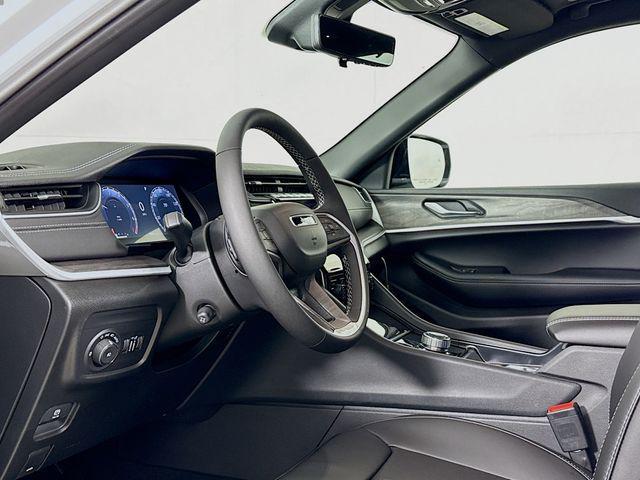 Photo of 2025 Bright White Clearcoat Jeep Grand Cherokee L