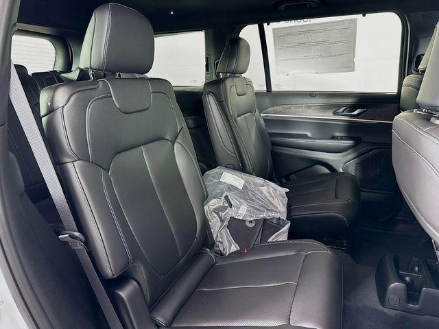 Photo of 2025 Bright White Clearcoat Jeep Grand Cherokee L