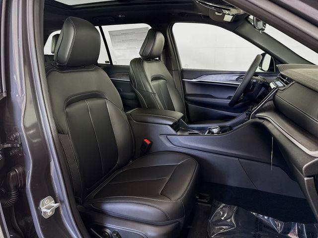Photo of 2025 Baltic Gray Metallic Clearcoat Jeep Grand Cherokee