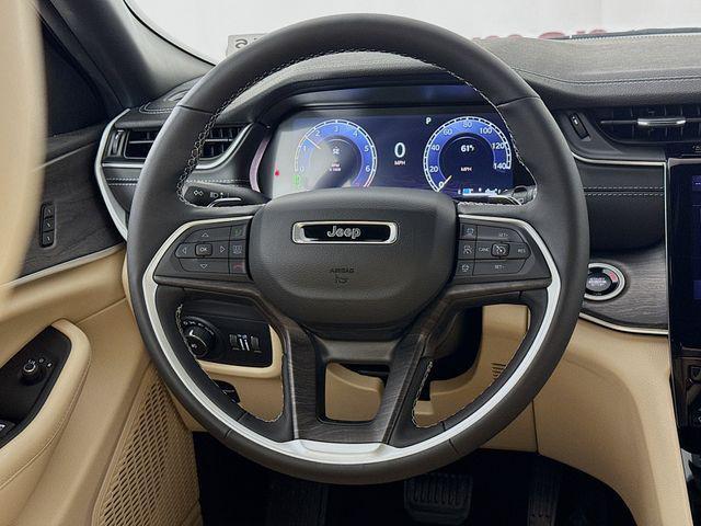 Photo of 2025 Bright White Clearcoat Jeep Grand Cherokee
