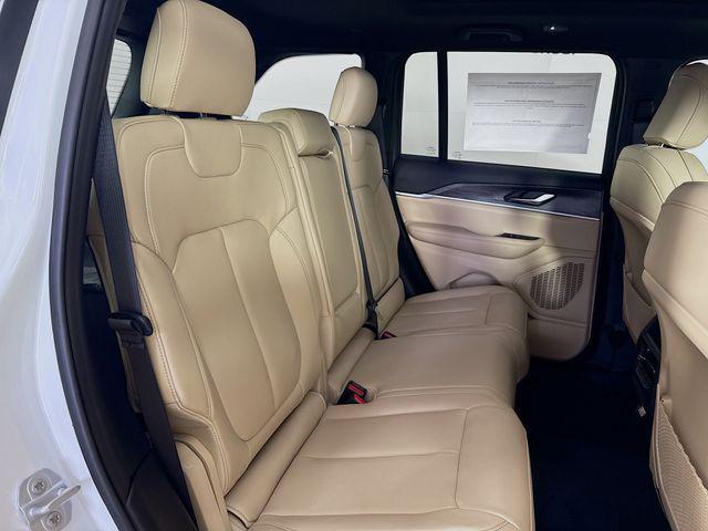 Photo of 2025 Bright White Clearcoat Jeep Grand Cherokee