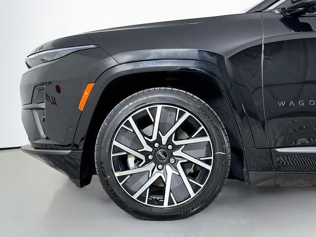 Photo of 2025 Diamond Black Crystal Pearlcoat Jeep Wagoneer S