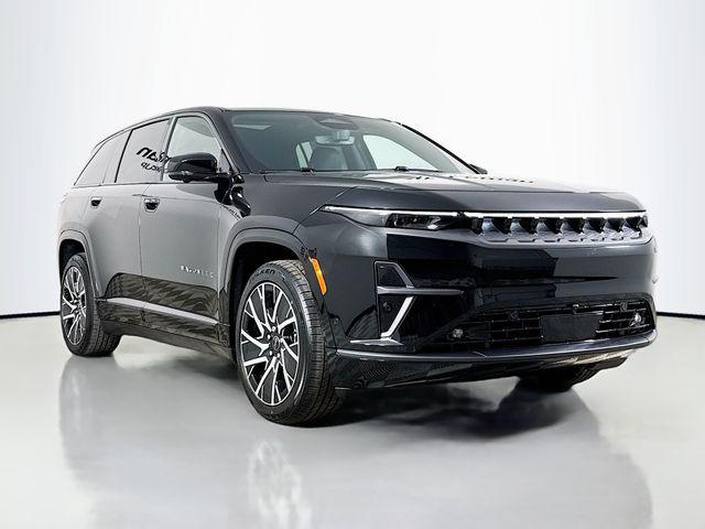 Photo of 2025 Diamond Black Crystal Pearlcoat Jeep Wagoneer S