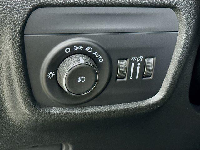 Photo of 2025 Bright White Clearcoat Jeep Grand Cherokee