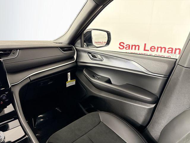 Photo of 2025 Bright White Clearcoat Jeep Grand Cherokee L