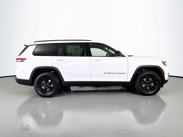 Photo of 2025 Bright White Clearcoat Jeep Grand Cherokee L