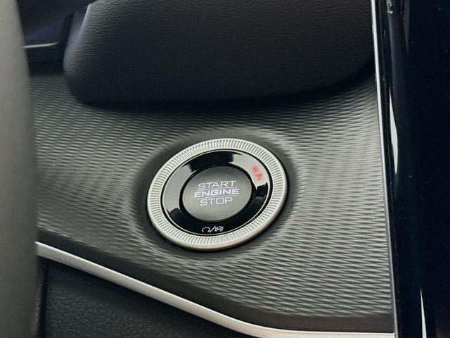 Photo of 2025 Bright White Clearcoat Jeep Grand Cherokee L