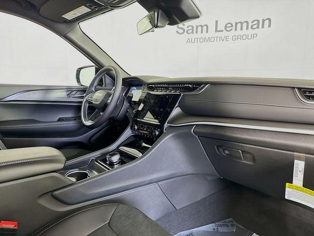 Photo of 2025 Bright White Clearcoat Jeep Grand Cherokee L
