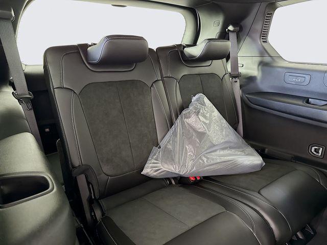 Photo of 2025 Bright White Clearcoat Jeep Grand Cherokee L