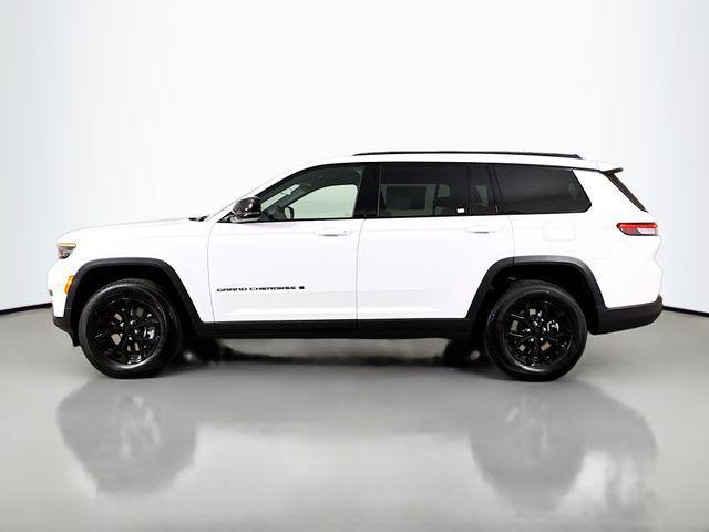 Photo of 2025 Bright White Clearcoat Jeep Grand Cherokee L
