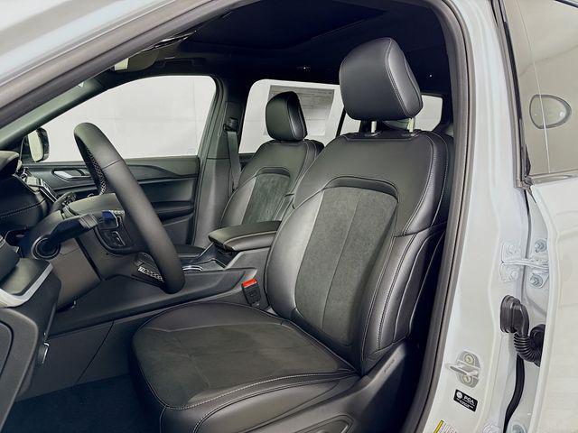 Photo of 2025 Bright White Clearcoat Jeep Grand Cherokee L