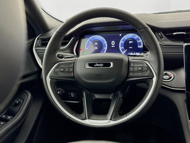 Photo of 2025 Bright White Clearcoat Jeep Grand Cherokee L