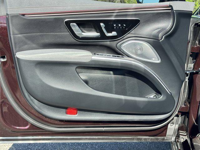 Photo of 2024 RUBELLITE RED M Mercedes-Benz EQS 580