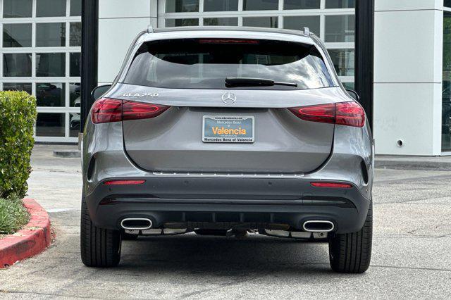 Photo of 2025 MOUNTAIN-GRY-ME/BLK-W/RED-TOPSTITCHING-MB Mercedes-Benz GLA 250