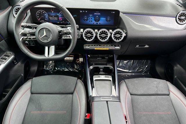 Photo of 2025 MOUNTAIN-GRY-ME/BLK-W/RED-TOPSTITCHING-MB Mercedes-Benz GLA 250