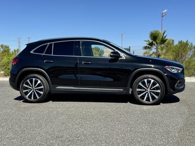 Photo of 2023 COSMOS-BLK-MET/BLK-MB-TEX Mercedes-Benz GLA 250