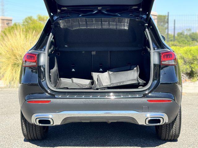 Photo of 2023 COSMOS-BLK-MET/BLK-MB-TEX Mercedes-Benz GLA 250