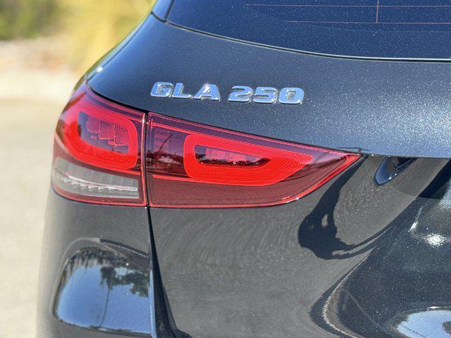 Photo of 2023 COSMOS-BLK-MET/BLK-MB-TEX Mercedes-Benz GLA 250