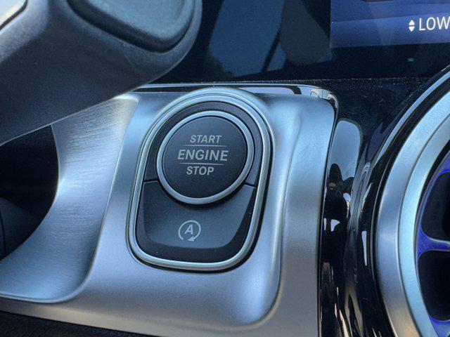 Photo of 2025 Night Black Mercedes-Benz GLB 250