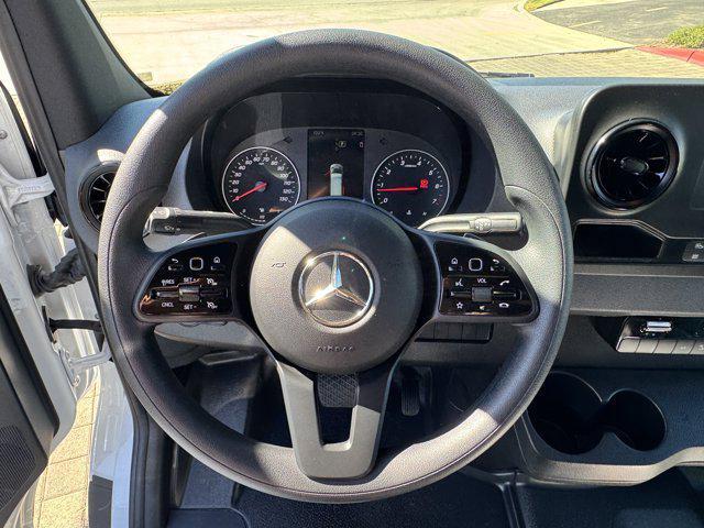 Photo of 2023 Artic White Mercedes-Benz Sprinter 1500