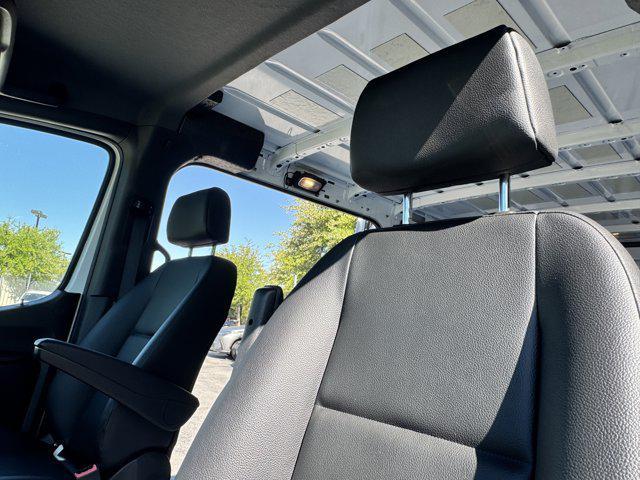 Photo of 2023 Artic White Mercedes-Benz Sprinter 1500