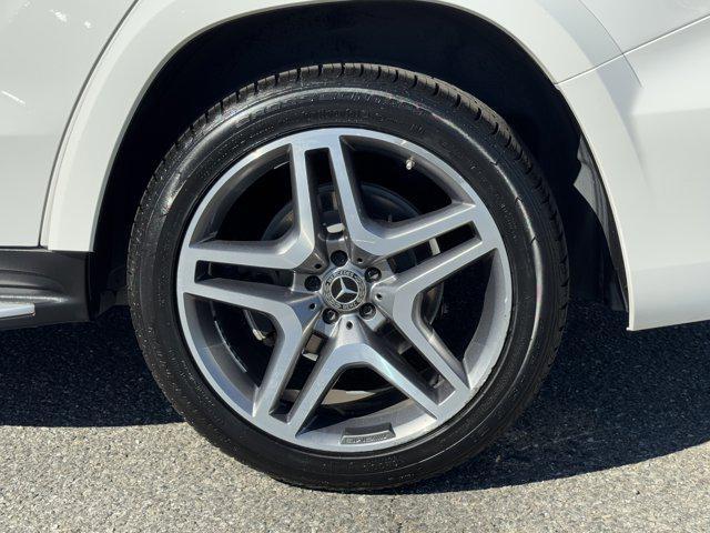 Photo of 2018 White Mercedes-Benz GLS 550