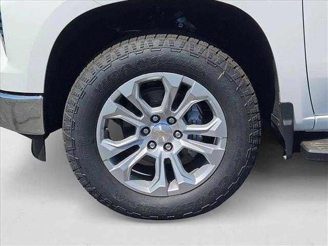 Photo of 2025 Summit White Chevrolet Silverado 1500