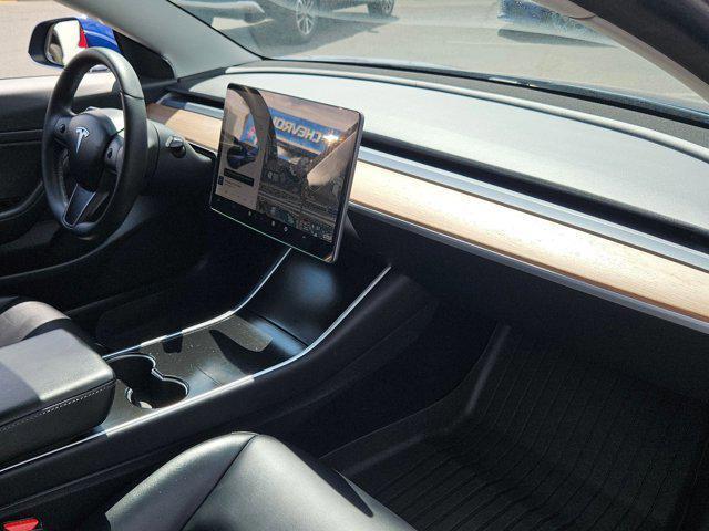 Photo of 2020 Deep Blue Metallic Tesla Model 3