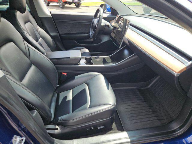Photo of 2020 Deep Blue Metallic Tesla Model 3