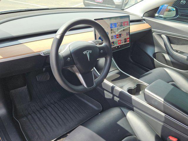 Photo of 2020 Deep Blue Metallic Tesla Model 3