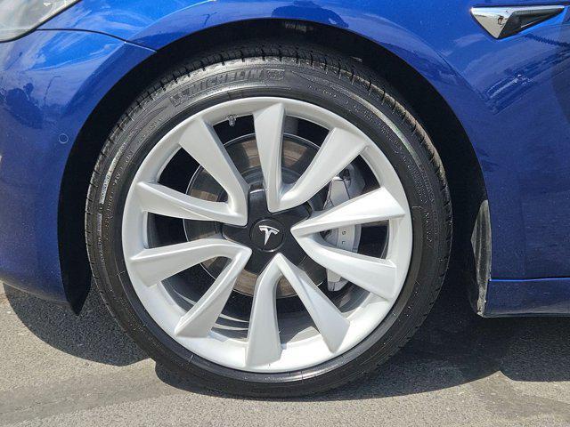 Photo of 2020 Deep Blue Metallic Tesla Model 3