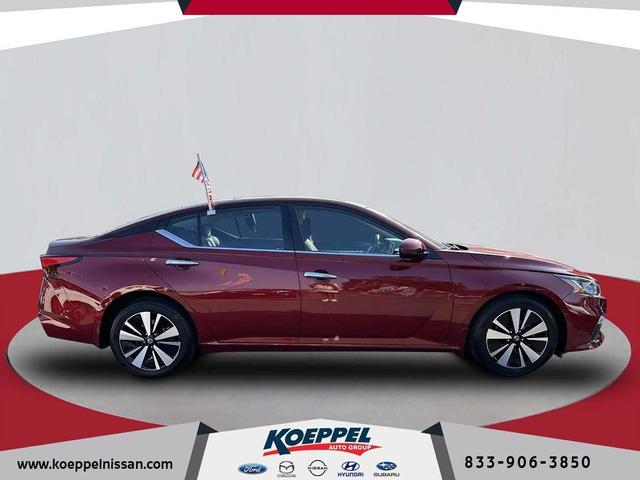 Photo of 2022 Scarlet Ember Nissan Altima