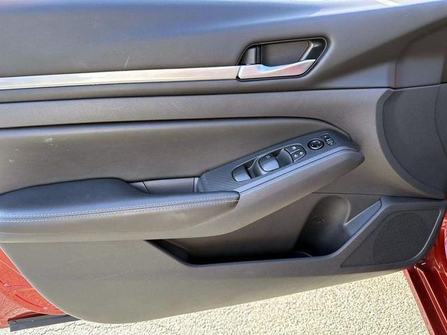 Photo of 2022 Scarlet Ember Nissan Altima