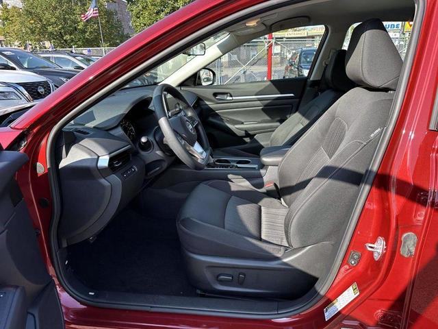 Photo of 2022 Scarlet Ember Nissan Altima