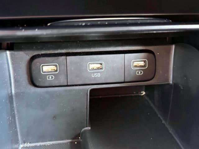 Photo of 2022 Ebony Black Kia Sorento