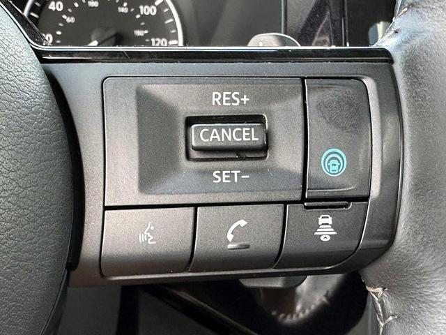 Photo of 2022 Red 2 Tone Nissan Pathfinder